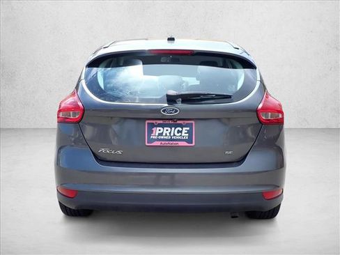 Used 2017 Ford Focus SE w/ Cold Weather Package FWD image 13