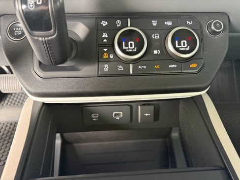 Used 2023 Land Rover Defender 130 SE AWD/4WD image 28