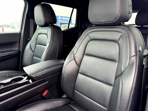 Used 2025 Chevrolet Equinox LT w/ Safety and Technology Package image 13