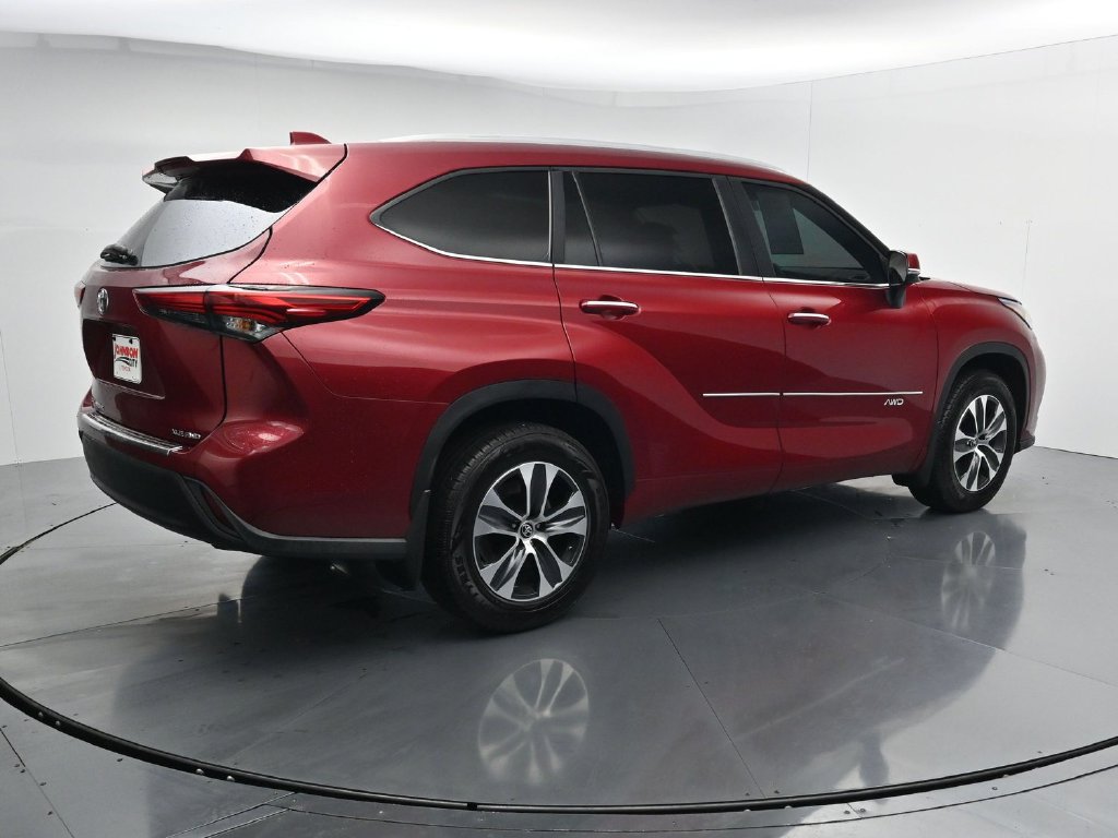 Used 2023 Toyota Highlander XLE AWD/4WD image 8