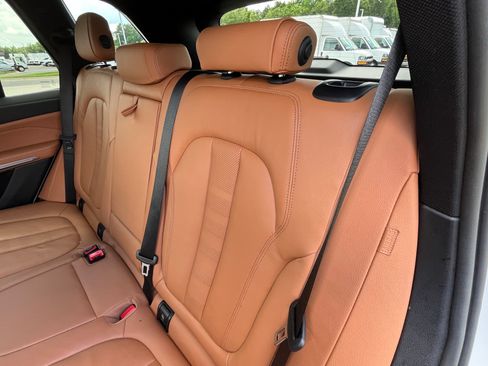 Used 2022 BMW X5 xDrive40i w/ Premium Package AWD/4WD image 18