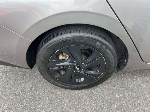 Certified 2023 Hyundai Elantra SEL w/ Preferred Accessory Package FWD image 9