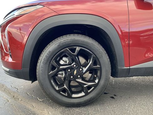 Used 2025 Chevrolet Trax LT w/ LT Convenience Package image 18