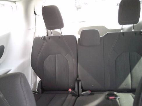 Used 2018 Chrysler Pacifica Touring Plus image 15