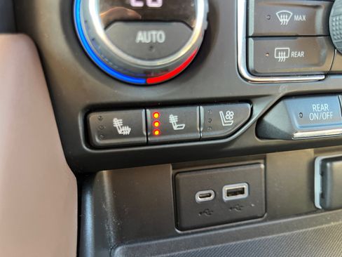 Used 2022 Chevrolet Tahoe High Country image 21