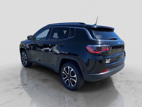 Certified 2022 Jeep Compass Limited AWD/4WD image 3