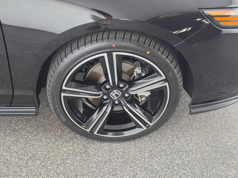 Used 2023 Honda Accord Sport image 9