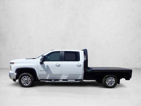 Used 2024 Chevrolet Silverado 2500 LT w/ Convenience Package AWD/4WD image 2