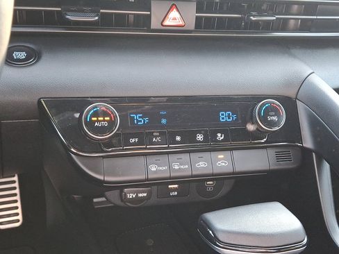 Certified 2025 Hyundai Elantra Sport image 15