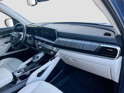 Used 2023 Kia Telluride EX w/ EX Captain's Chair Package image 31