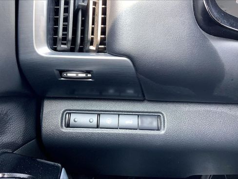Used 2025 Nissan Pathfinder SL FWD image 33