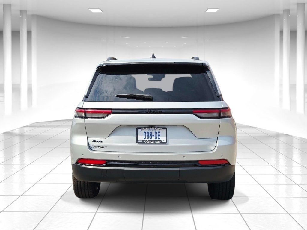Certified 2025 Jeep Grand Cherokee Altitude AWD/4WD image 4