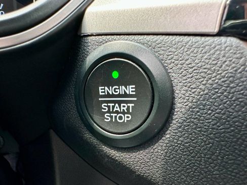 Used 2020 Ford Escape SE image 25