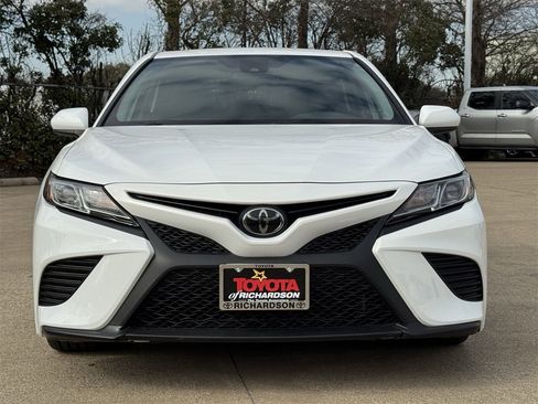 Used 2020 Toyota Camry image 7