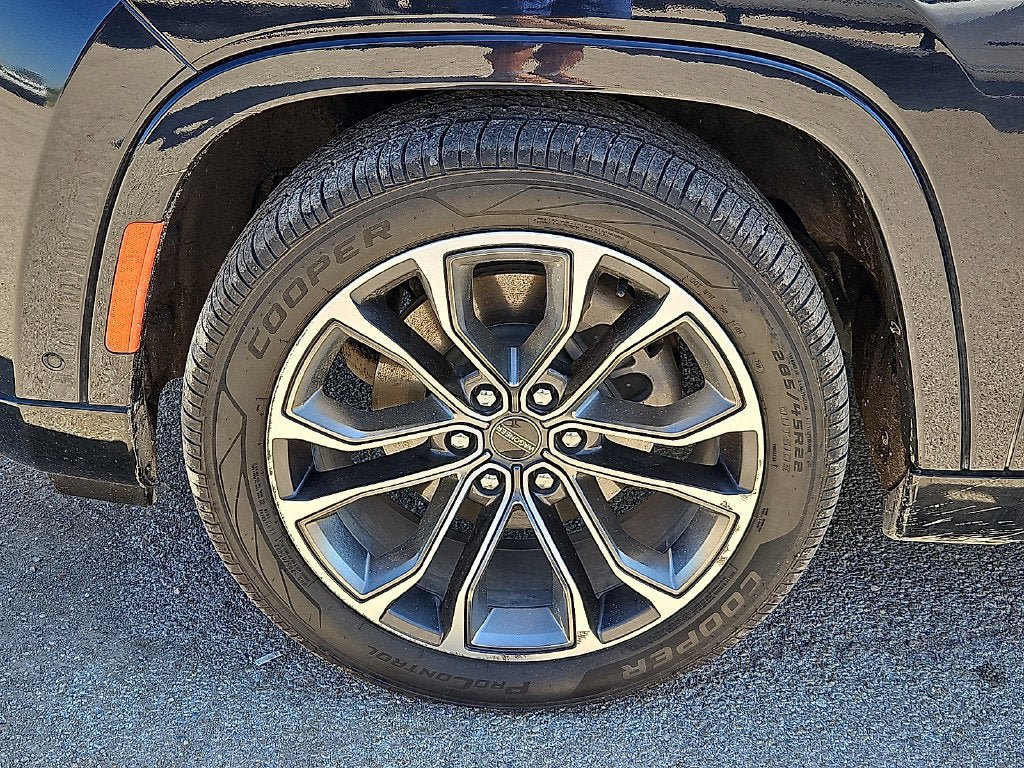 Used 2023 Jeep Grand Wagoneer Series III AWD/4WD image 13