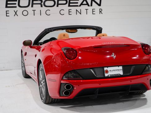 Used 2009 Ferrari California RWD image 35