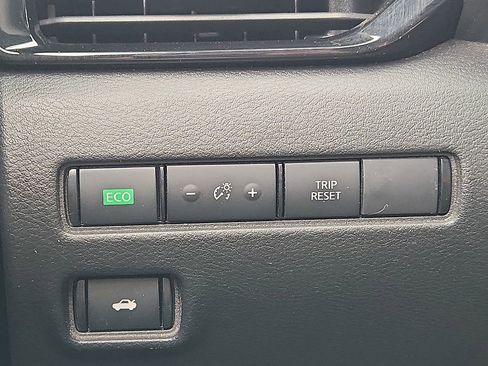 Certified 2023 Nissan Sentra SV FWD image 23