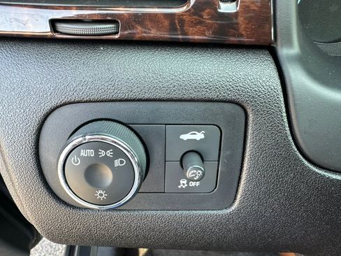Used 2014 Chevrolet Impala LT w/ LT Sunroof Package FWD image 24