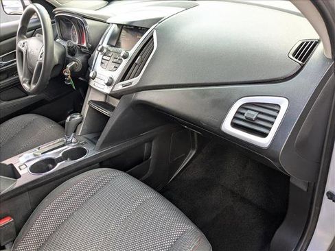 Used 2017 GMC Terrain SLE image 19