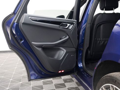 Certified 2025 Porsche Macan Turbo image 26