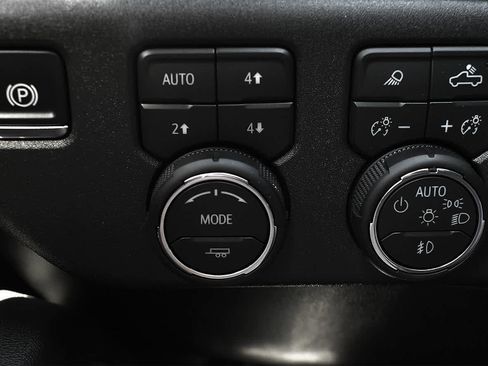 Used 2026 Chevrolet Silverado 1500 LT Trail Boss w/ LT Trail Boss Premium Package AWD/4WD image 22