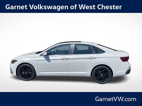 New 2026 Volkswagen Jetta SE FWD image 2
