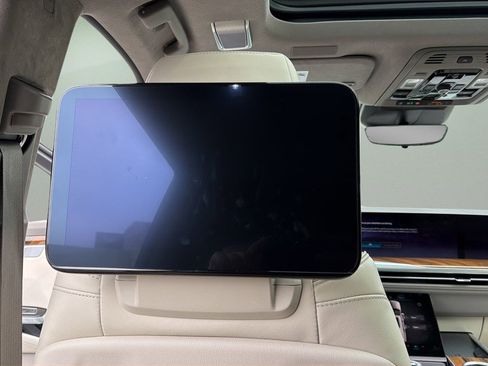 Certified 2025 Cadillac Escalade ESV Premium Luxury Platinum w/ LPO, Floor Liner Package AWD/4WD image 27