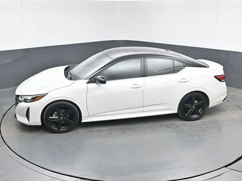 Used 2024 Nissan Sentra SR w/ Lighting Package FWD image 31