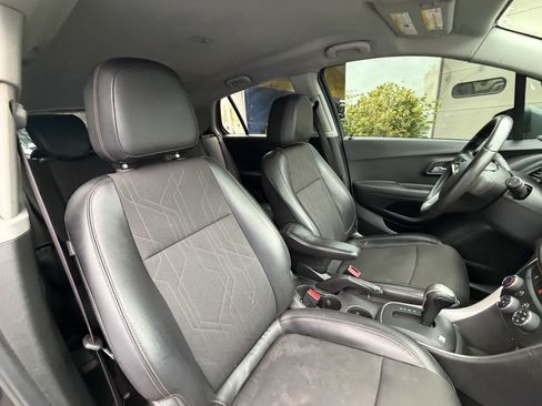Used 2018 Chevrolet Trax LT w/ LT Convenience Package AWD/4WD image 33