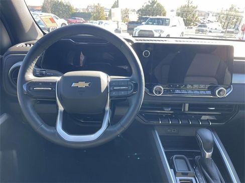 Used 2025 Chevrolet Colorado LT w/ LT Convenience Package image 11