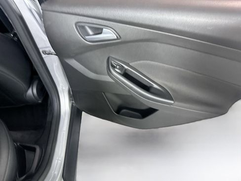 Used 2016 Ford Focus SE w/ Equipment Group 201A image 27