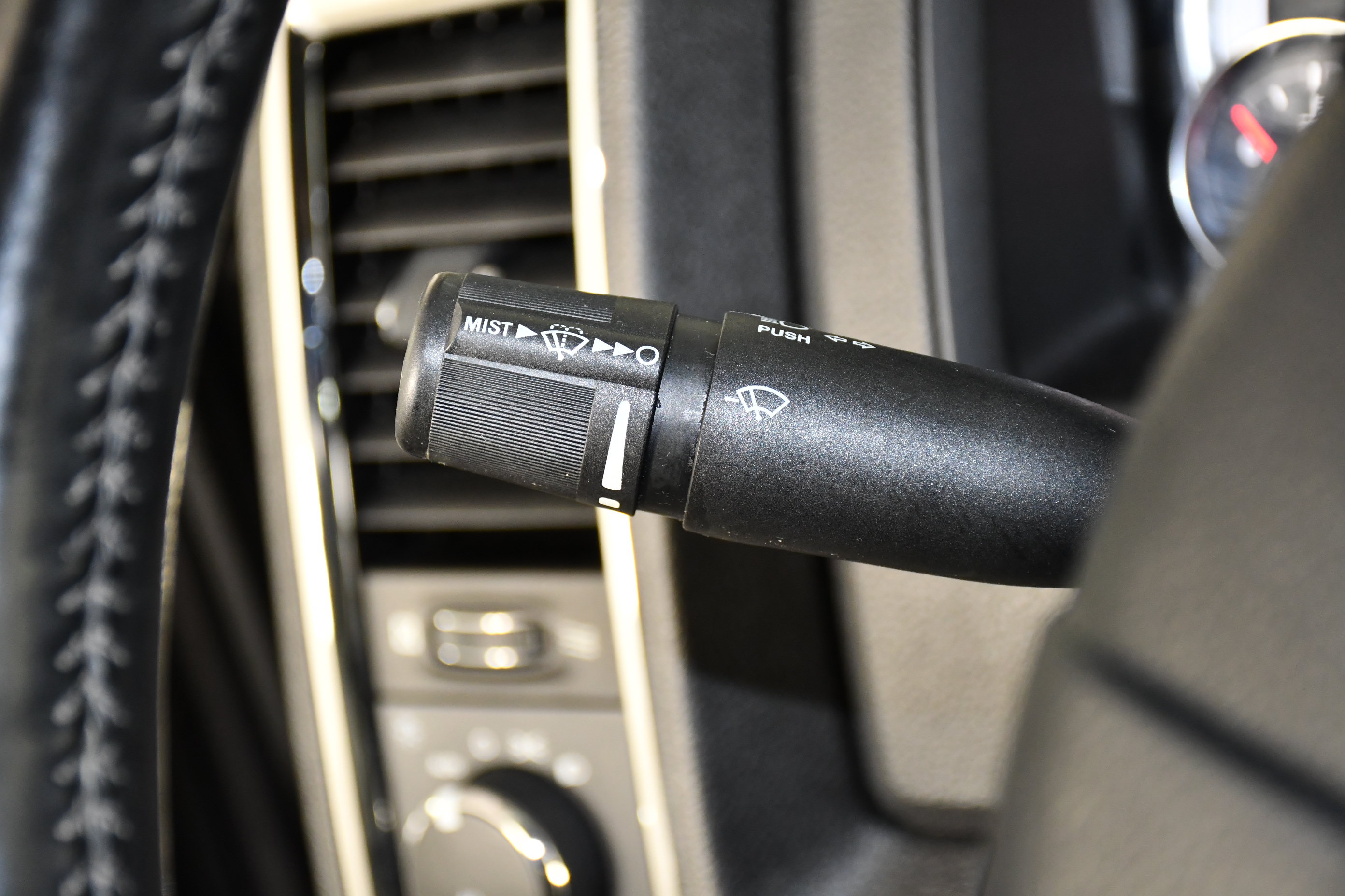 Used 2018 RAM 1500 Laramie AWD/4WD image 26
