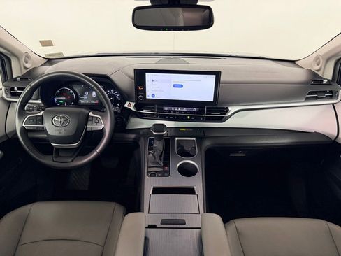Used 2025 Toyota Sienna XLE w/ XLE Plus Package FWD image 15