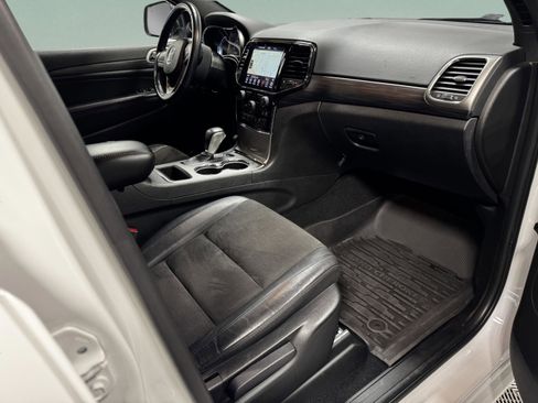 Used 2021 Jeep Grand Cherokee Laredo X image 10