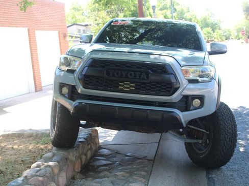 Used 2019 Toyota Tacoma TRD Off-Road AWD/4WD image 42