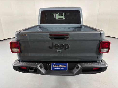 New 2026 Jeep Gladiator Sport AWD/4WD image 7