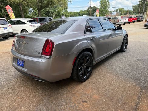 Used 2018 Chrysler 300 S AWD/4WD image 4