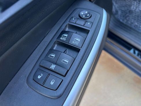 Used 2018 Jeep Cherokee Latitude Plus w/ Cold Weather Group image 33