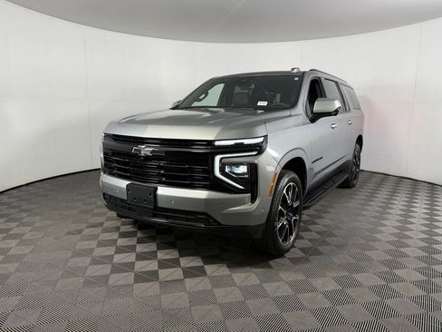 Used 2026 Chevrolet Suburban RST RWD image 3