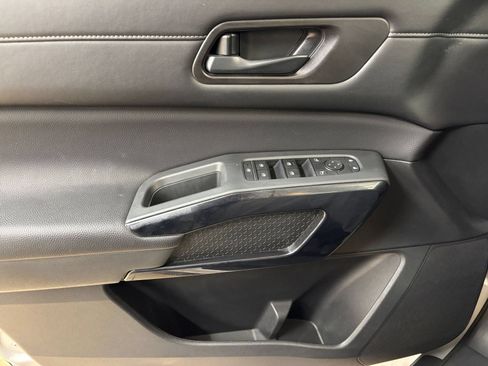 Used 2025 Nissan Pathfinder SV FWD image 18