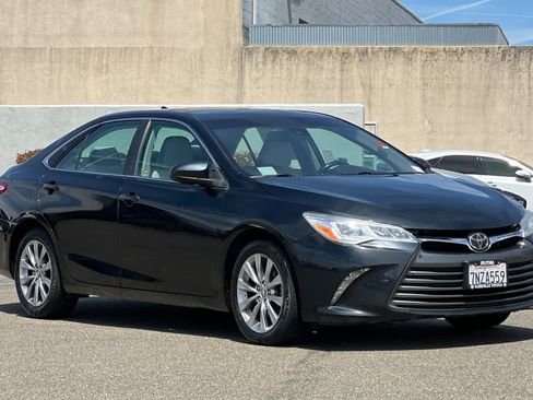 Used 2015 Toyota Camry XLE w/ Advanced Technology Package FWD image 5