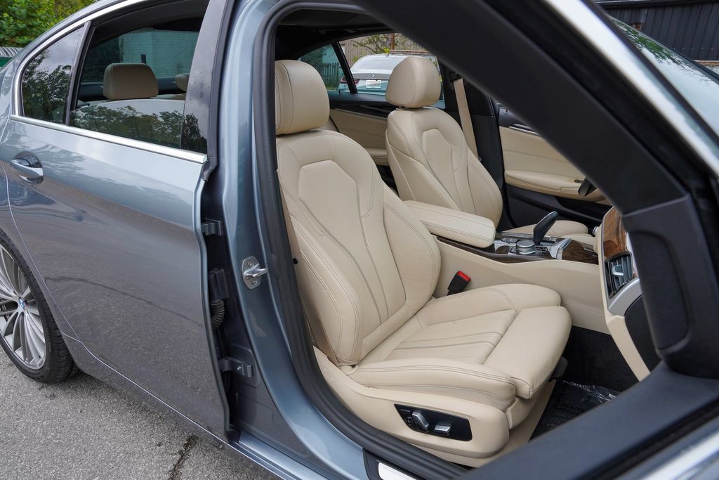 Used 2019 BMW 530e RWD image 37
