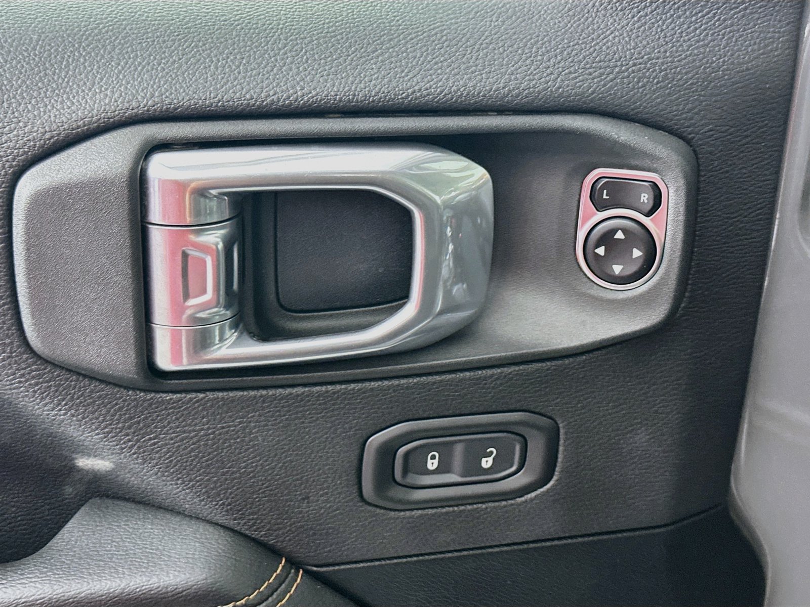 Used 2021 Jeep Gladiator Mojave w/ Uconnect 4C Nav & Sound Group AWD/4WD image 19