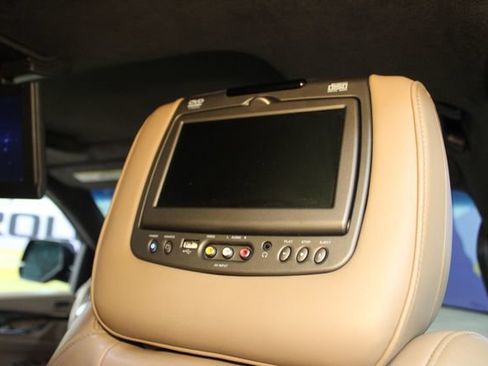 Used 2018 Cadillac Escalade Platinum AWD/4WD image 18