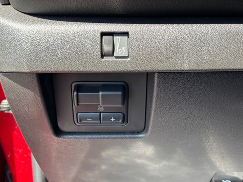 Used 2023 Chevrolet Colorado LT w/ LT Convenience Package II AWD/4WD image 25