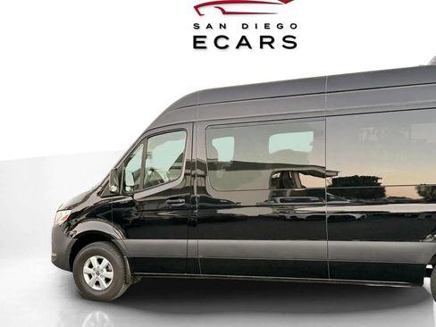 Used 2019 Mercedes-Benz Sprinter 2500 image 7