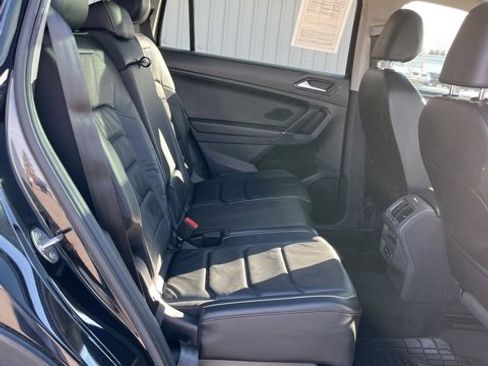 Used 2018 Volkswagen Tiguan SEL Premium image 29