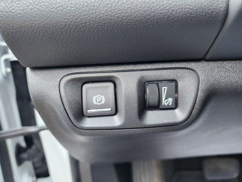 Used 2023 GMC Acadia SLE image 24