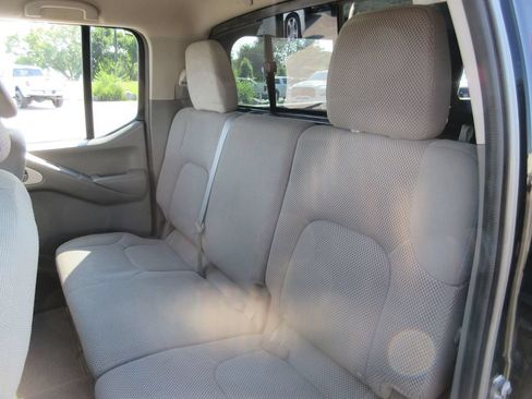 Used 2014 Nissan Frontier SV w/ SV Value Truck Package AWD/4WD image 20