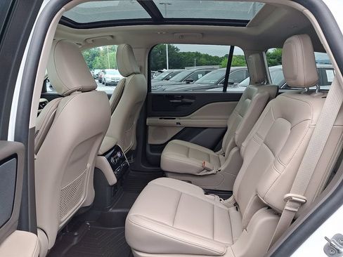 Certified 2024 Lincoln Aviator AWD w/ Premium Package image 11